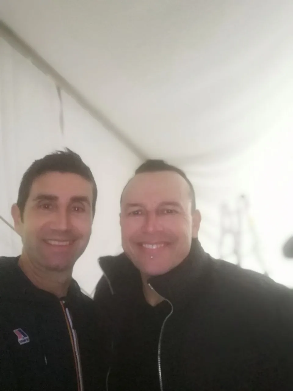 Domingo Cesar con un professionista del panorama latino