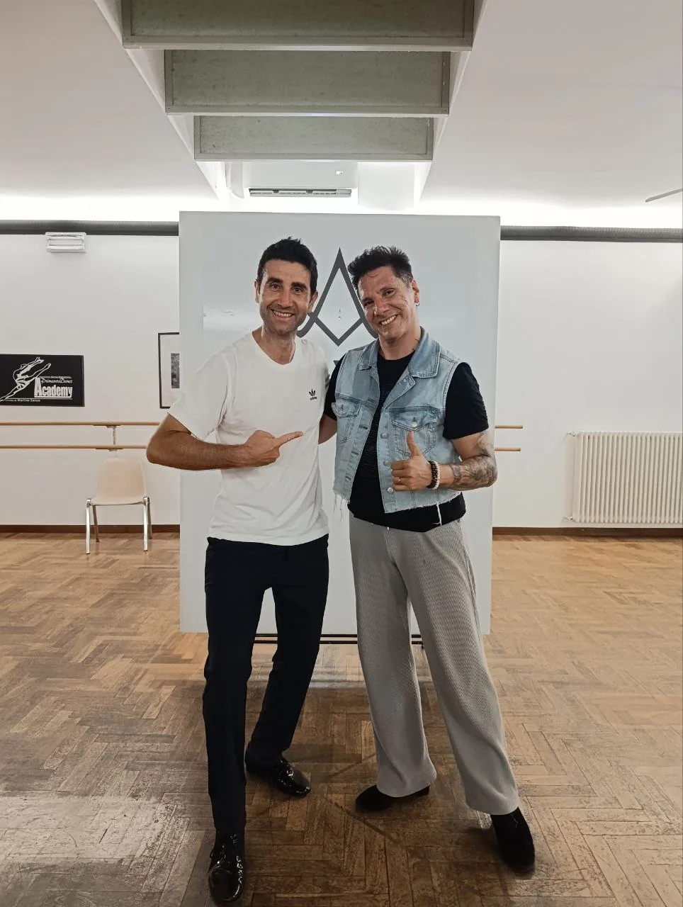 Domingo Cesar in una scuola di danza durante un’esperienza professionale